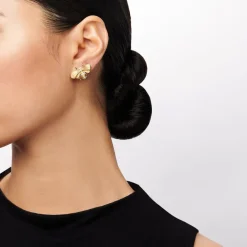Simon G. Bee Stud Earrings in 18k Gold with Diamonds Hot
